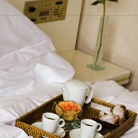 Отель Starhotels Cristallo Palace 4*