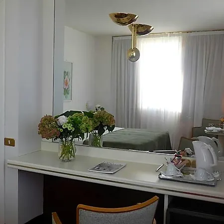Starhotels Cristallo Palace Hotel 4*