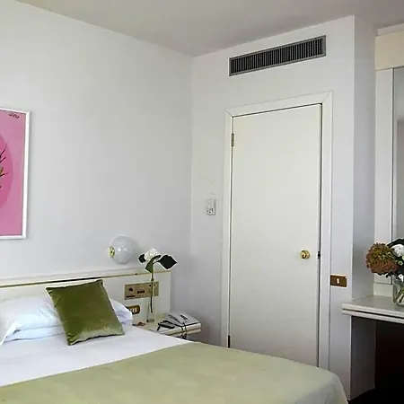 Starhotels Cristallo Palace Hotel 4*