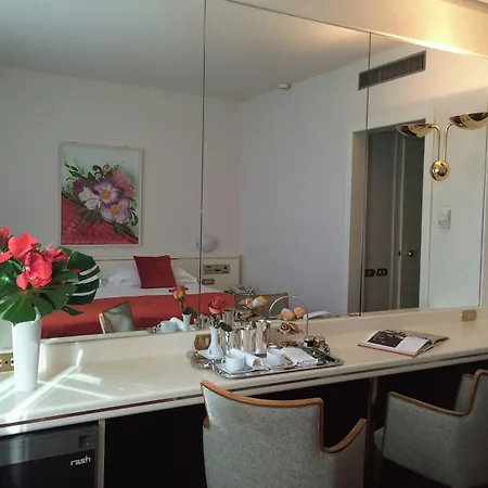 Starhotels Cristallo Palace 4*