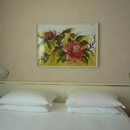Отель Starhotels Cristallo Palace 4*