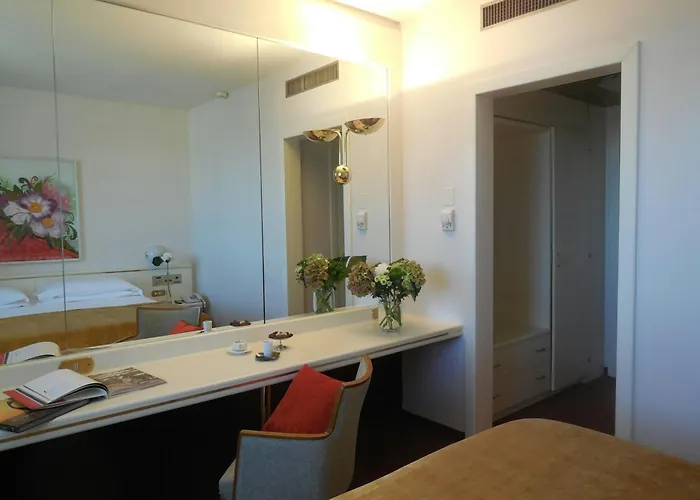 Starhotels Cristallo Palace 4*